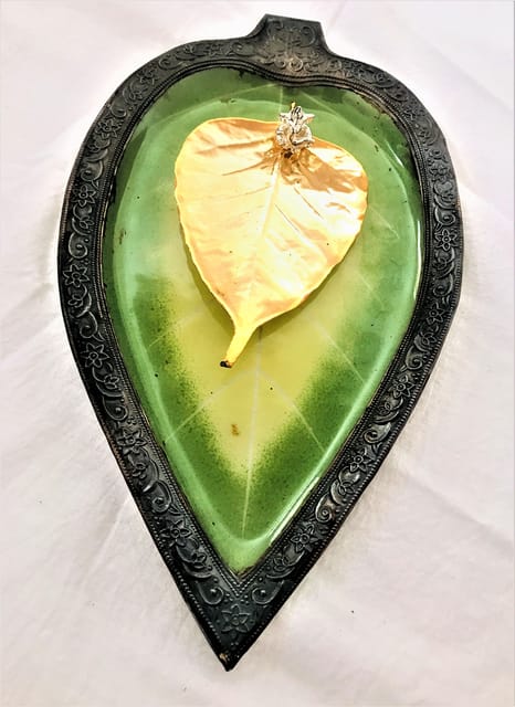 Decorative Pan / Leaf Shape Plate With  Ganpati Ji | Home Décor | Multipurpose Use | Decorative Leaf Tray Plate for Home Decor Snack Serving Decorative Tray for Home Kitchen Table Decor Platter